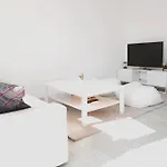 Lovely Modern 1 Bedroom