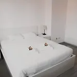 Lovely Modern 1 Bedroom *