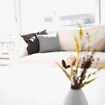 Apartamento Lovely Modern 1 Bedroom *