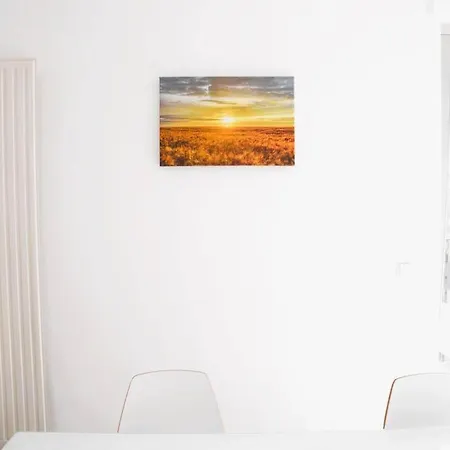 Lovely Modern 1 Bedroom Apartment