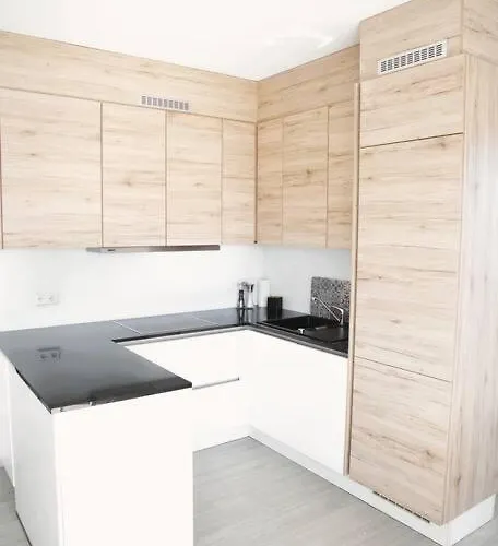 Lovely Modern 1 Bedroom *