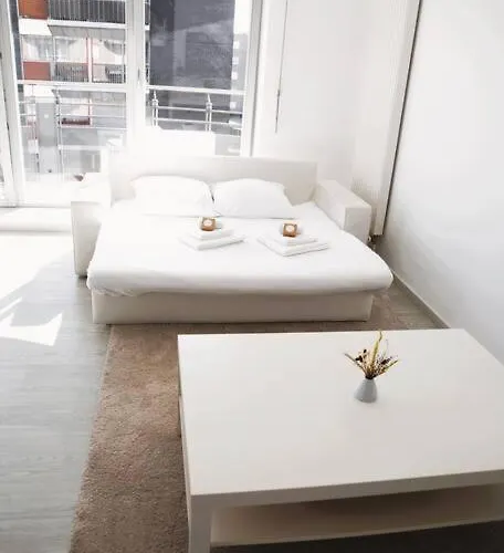 Lägenhet Lovely Modern 1 Bedroom *