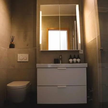 Lovely Modern 1 Bedroom